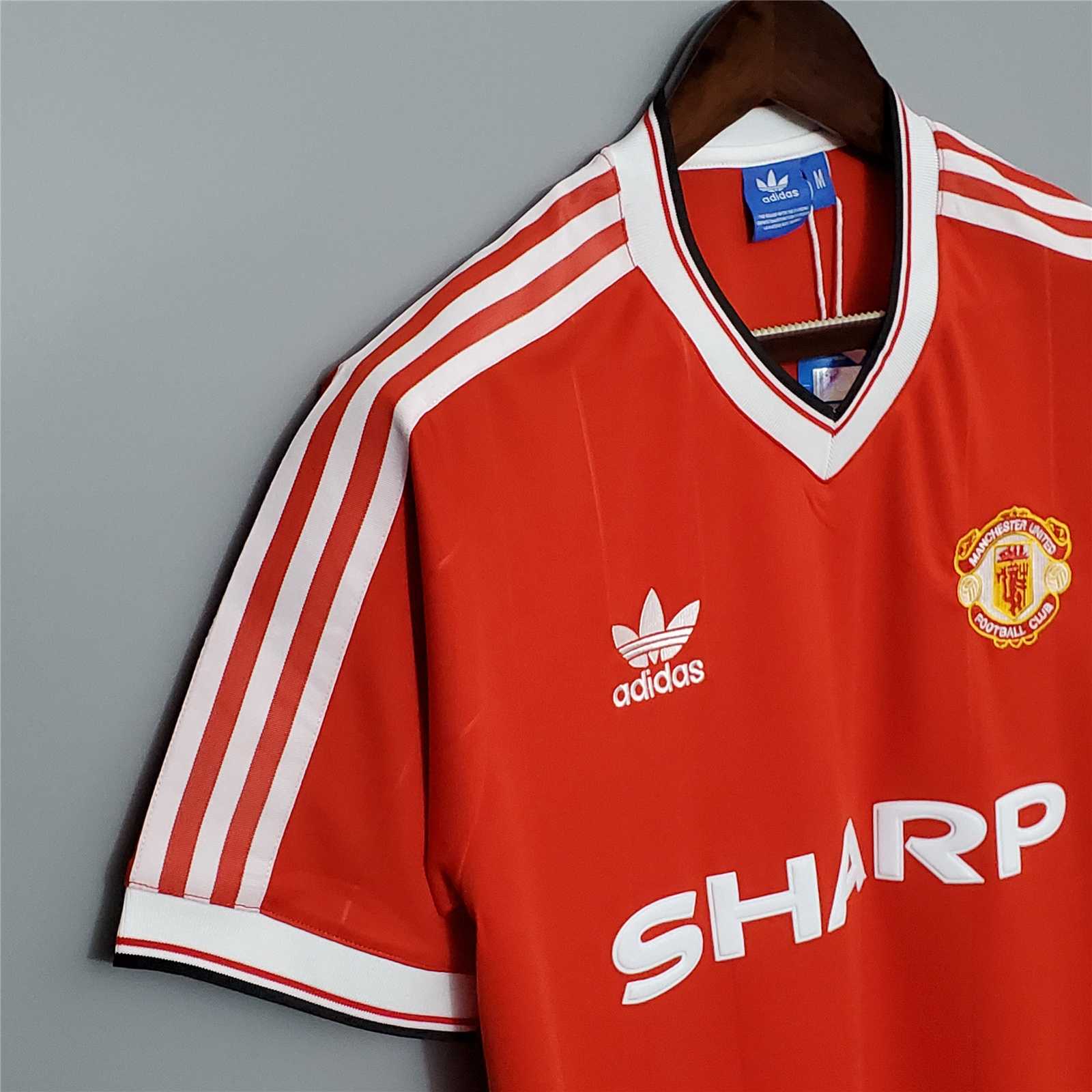 Manchester United 1983-84 Home - Retro