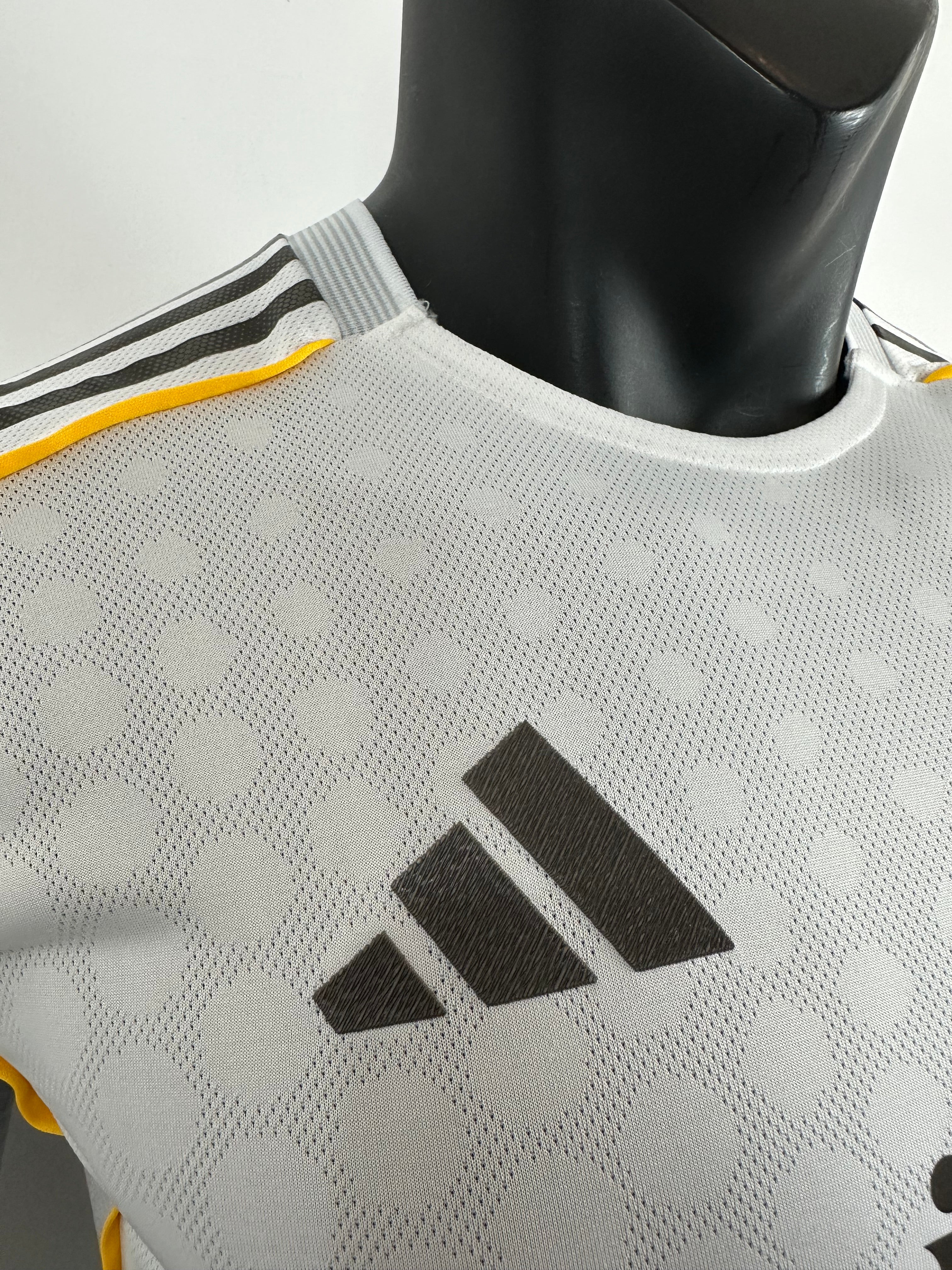 Real Madrid Home 25-26 - Players Version