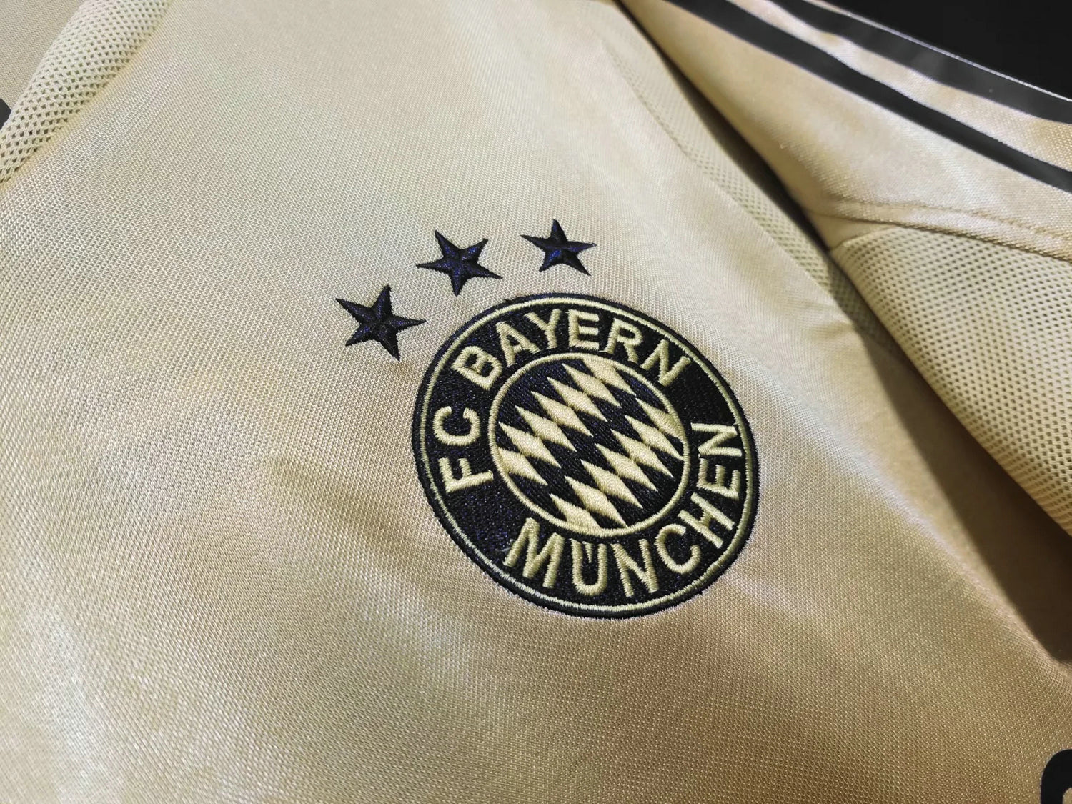 Bayern Munich Away 2004-05 - Retro Shirt