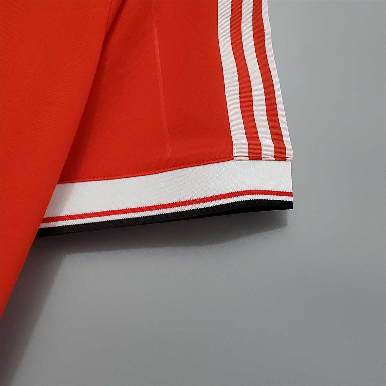 Manchester United 1983-84 Home - Retro