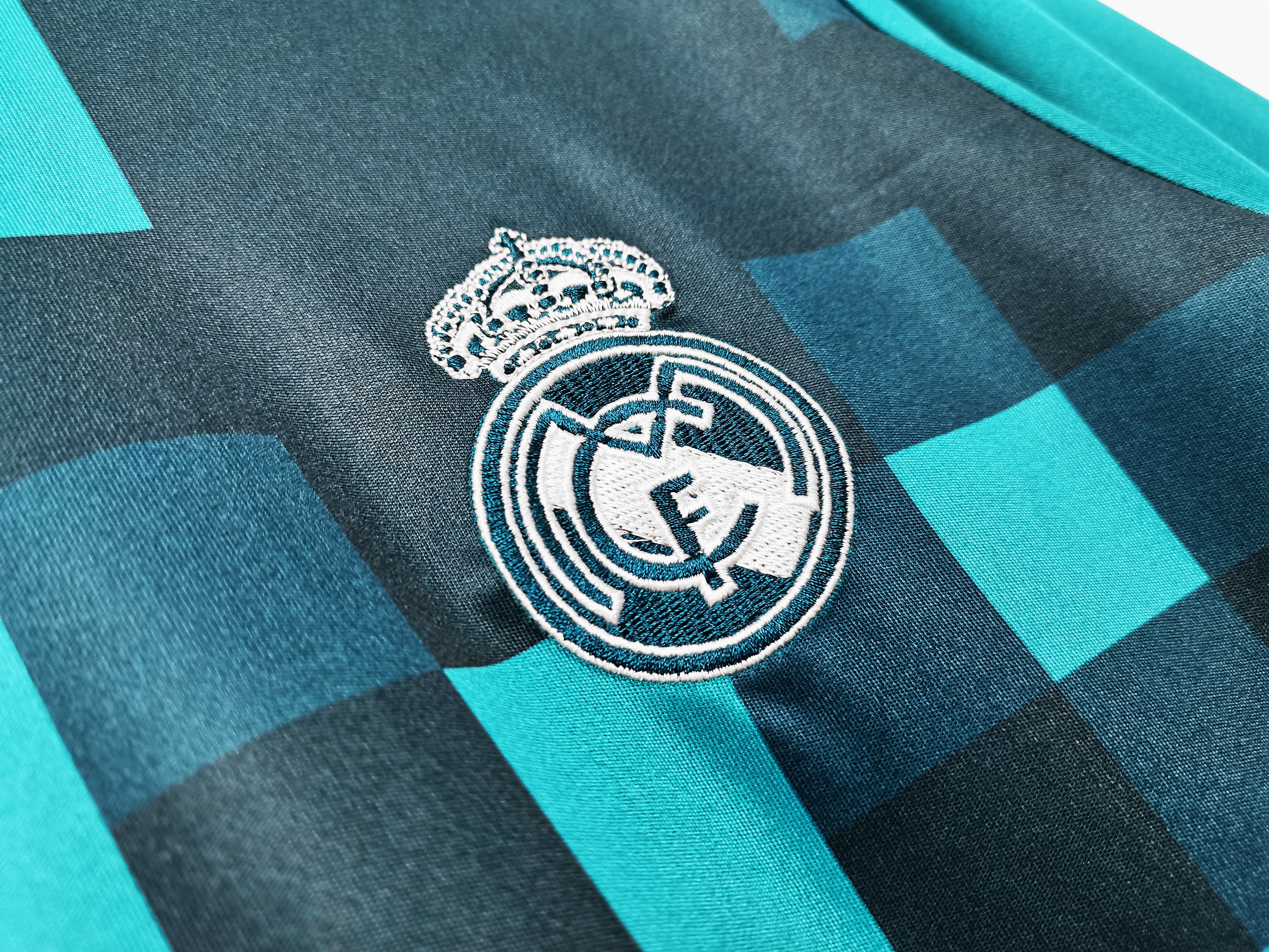 Real Madrid Third 2017-18 - Retro Shirt