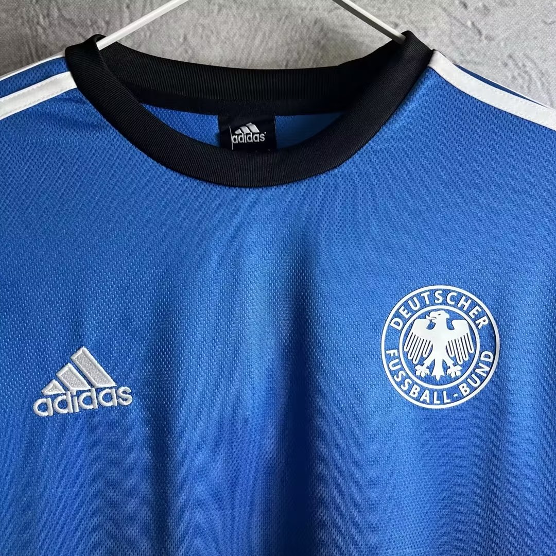 Oliver Kahn's Germany Goalkeeper kit 2002 - Retro Shirt