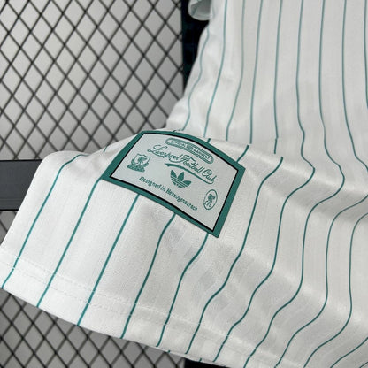 Liverpool Icon - Stadium Kit